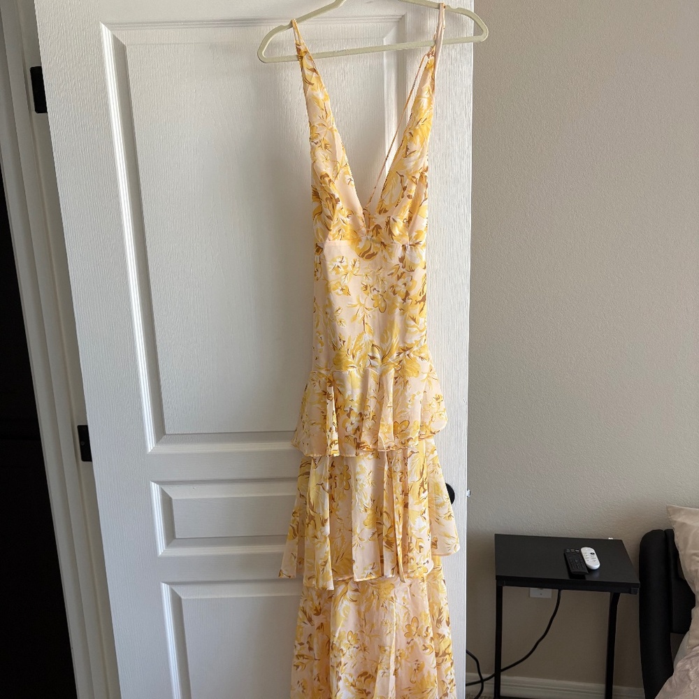 NEVER WORN NEW Showpo Yellow Floral Dress